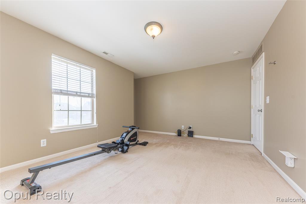 11698 Farmington Road Livonia, MI 48150 - Photo 12 of 23 Gallery Image 12
