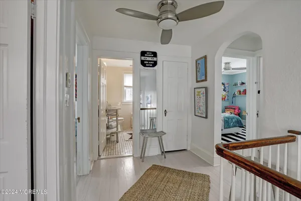 a view of an entryway with a workspace