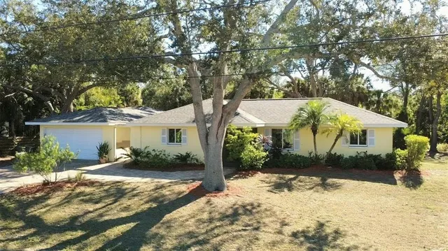 $425,000 | 1710 Robbins Road, Nokomis, FL 34275