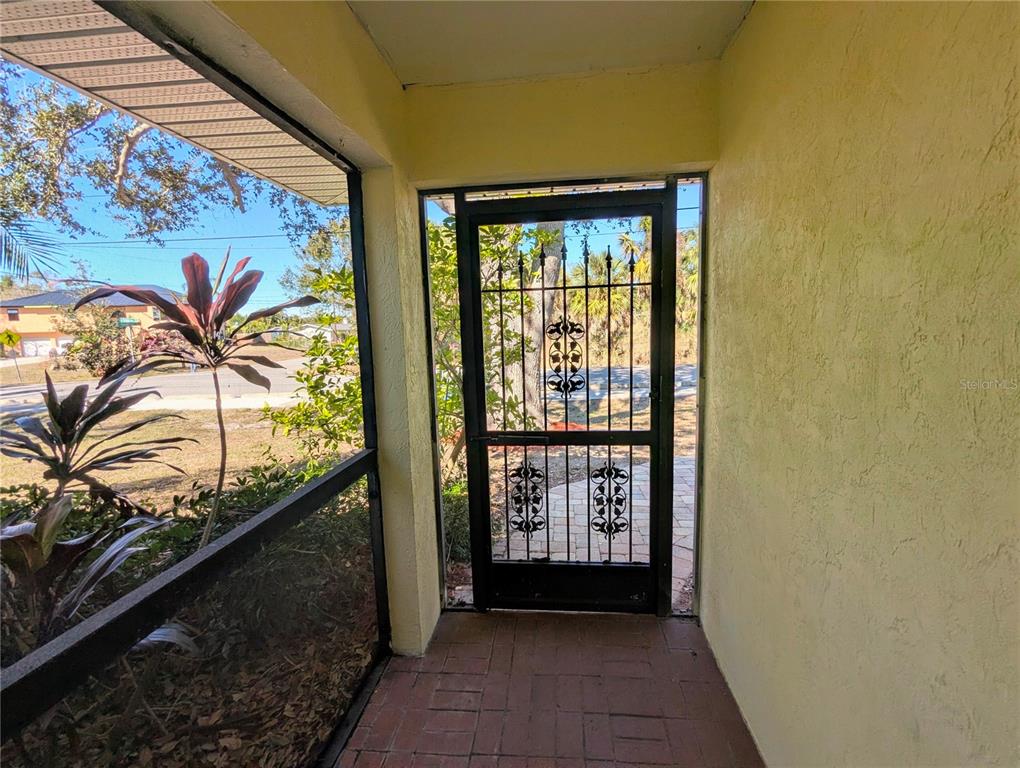 1710 Robbins Road Nokomis, FL 34275 - Photo 11 of 39