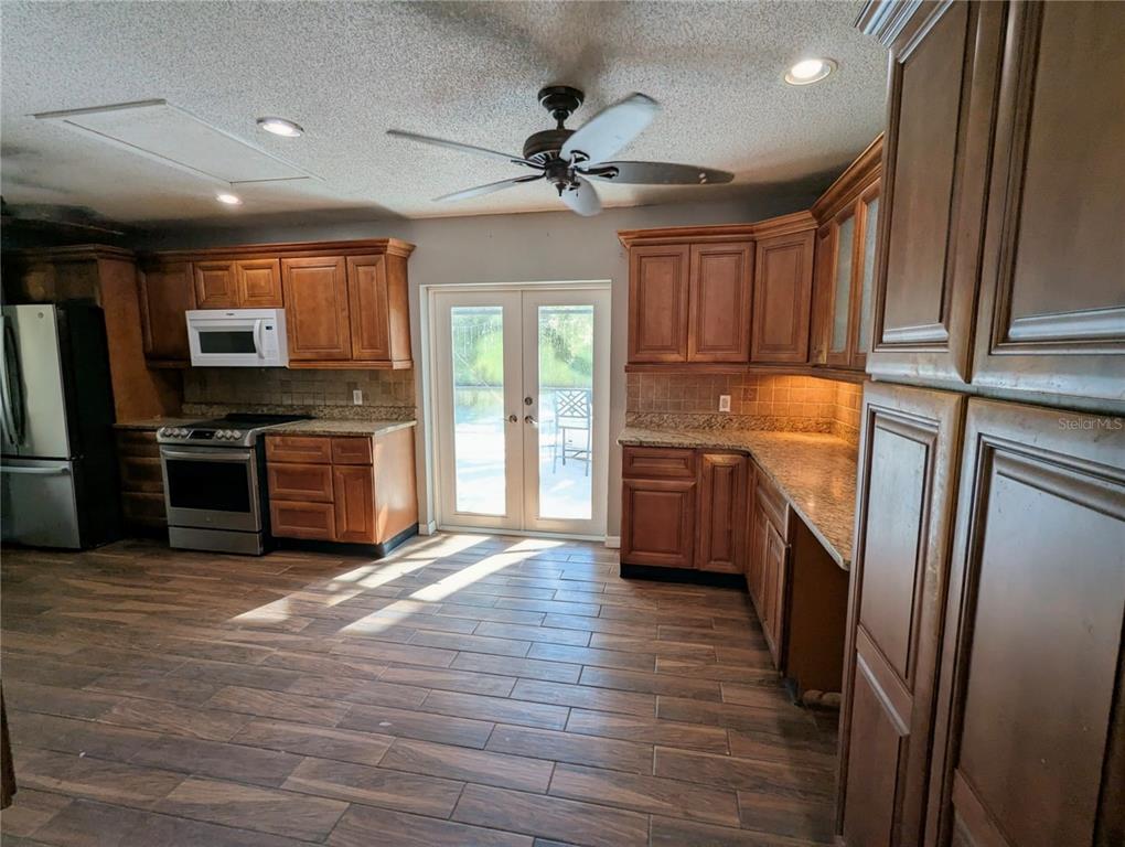 1710 Robbins Road Nokomis, FL 34275 - Photo 14 of 39