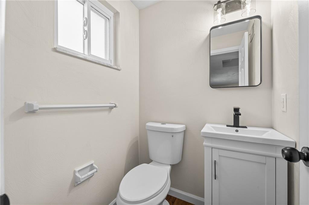 10 Rushmore Drive Pittsburgh, PA 15235 - Photo 19 of 37 a bathroom with a toilet a sink and mirror