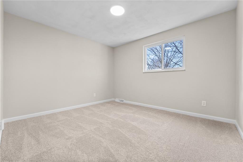 10 Rushmore Drive Pittsburgh, PA 15235 - Photo 22 of 37 an empty room with a workbench