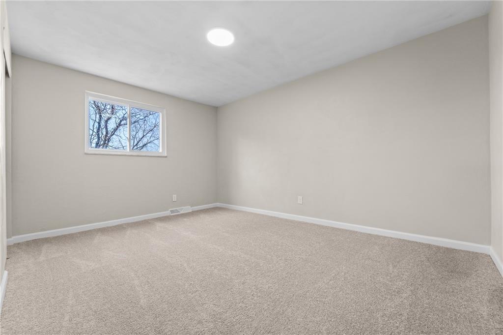 10 Rushmore Drive Pittsburgh, PA 15235 - Photo 27 of 37 an empty room with a workbench