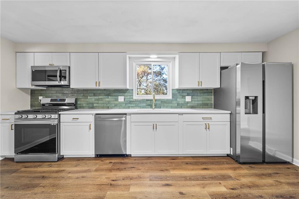 10 Rushmore Drive Pittsburgh, PA 15235 - Photo 4 of 37 a kitchen with granite countertop a refrigerator stove and microwave