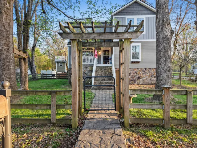 $375,000 | 8 West 8th Street, Chickamauga, GA 30707