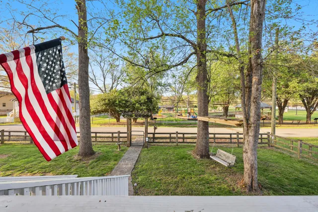 $375,000 | 8 West 8th Street, Chickamauga, GA 30707