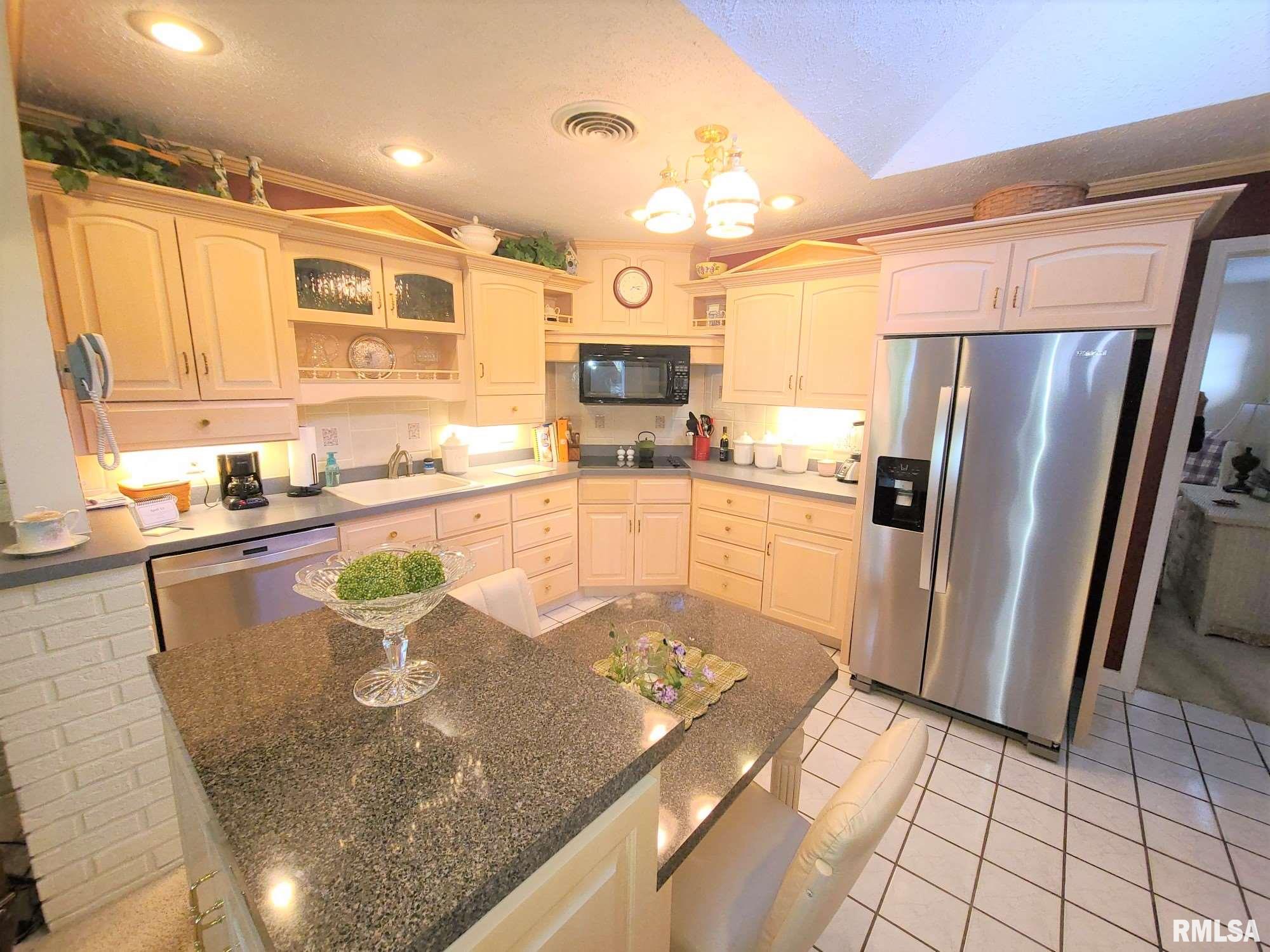 1314 Edgehill Road Jacksonville, IL 62650 - Photo 21 of 31 Gallery Image 21