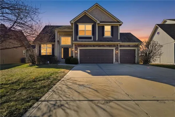 $490,000 | 2513 Southwest 12 Street, Lee's Summit, MO 64081