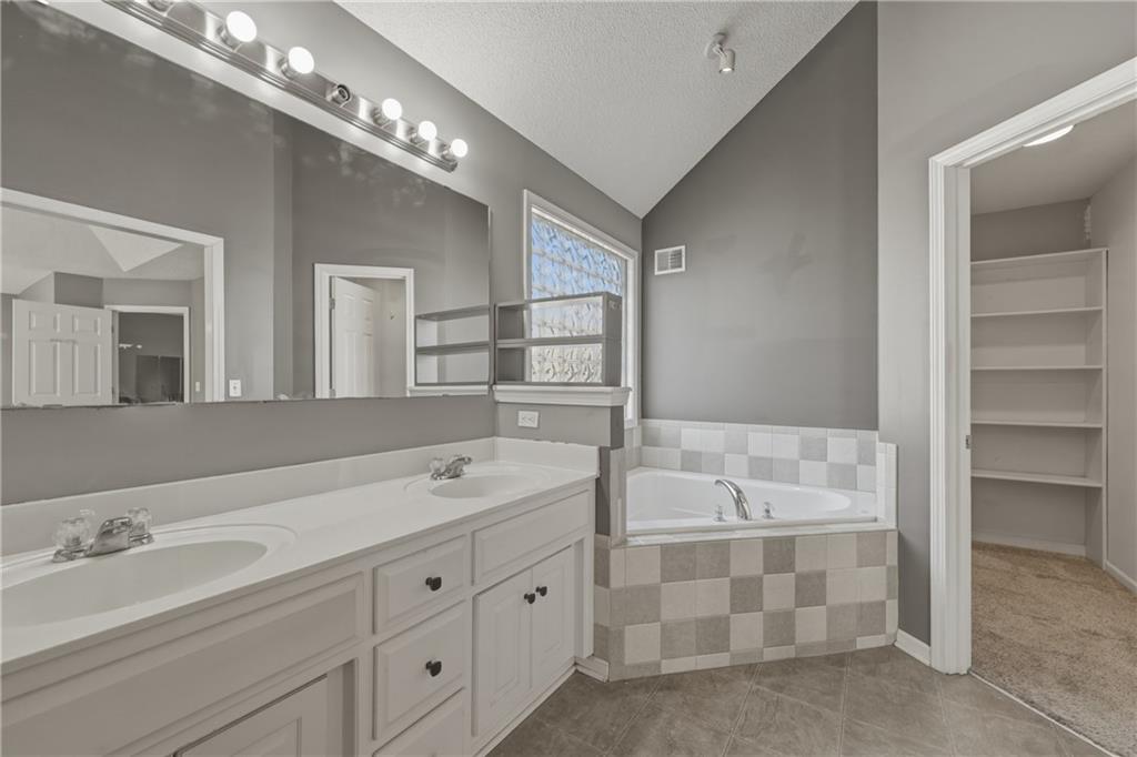 2513 Southwest 12 Street Lee's Summit, MO 64081 - Photo 17 of 42
