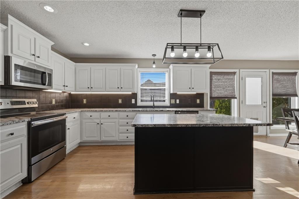 2513 Southwest 12 Street Lee's Summit, MO 64081 - Photo 5 of 42