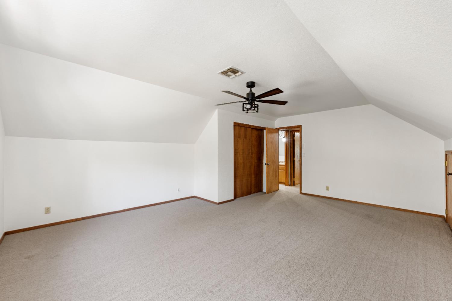 14800 McElroy Road Auburn, CA 95602 - Photo 21 of 39 a view of empty room with ceiling fan