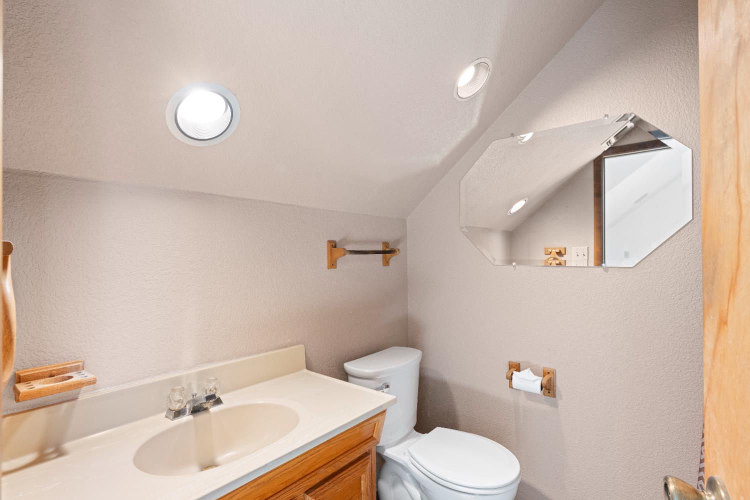 14800 McElroy Road Auburn, CA 95602 - Photo 27 of 39 a bathroom with a sink a toilet and a mirror