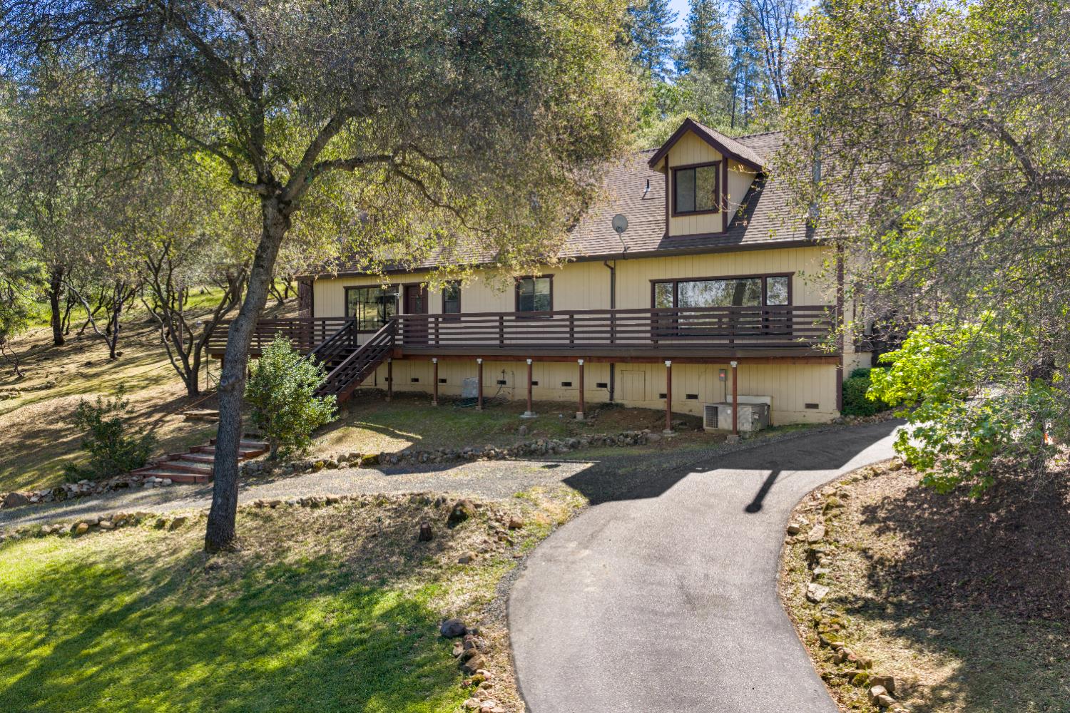 14800 McElroy Road Auburn, CA 95602 - Photo 30 of 39 front view of a house with a yard