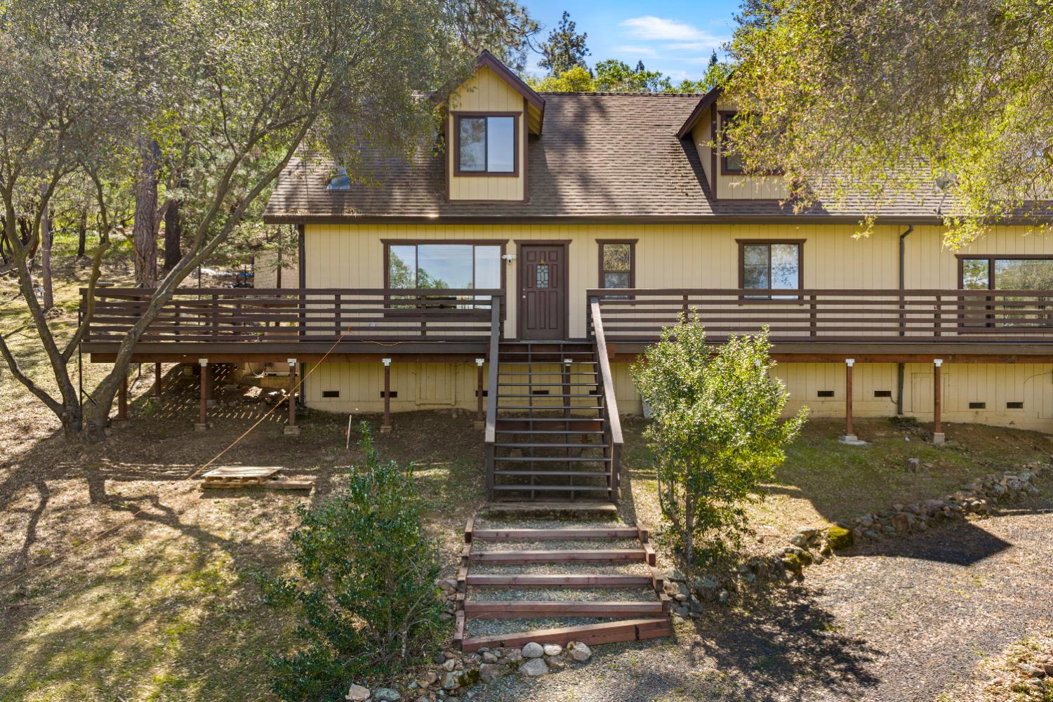 14800 McElroy Road Auburn, CA 95602 - Photo 32 of 39 a front view of a house with a yard