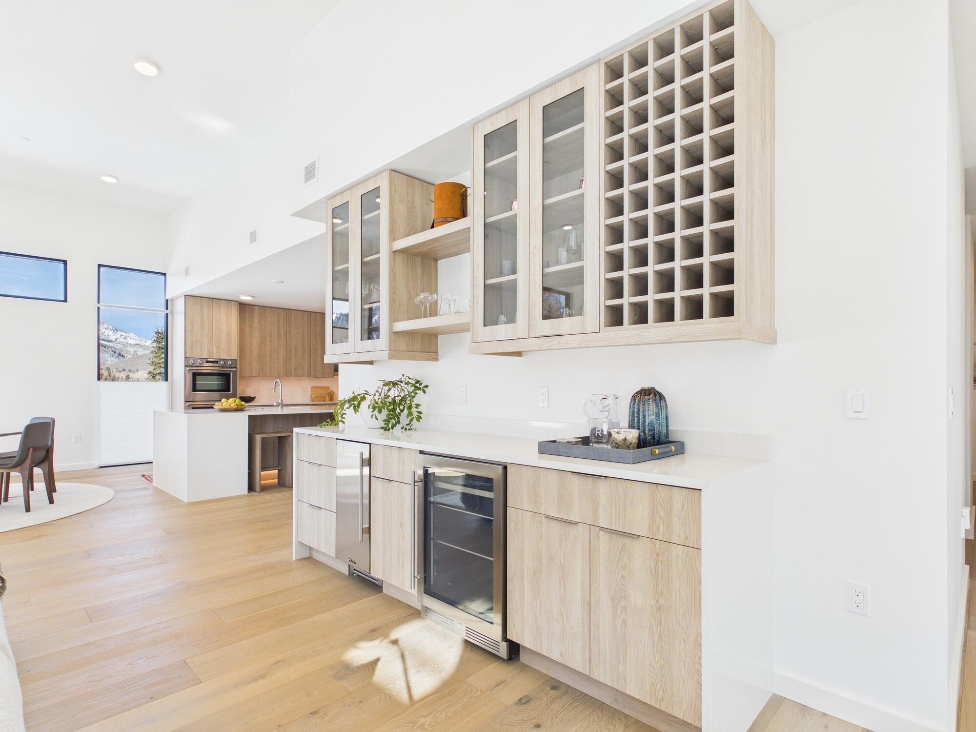 760 North Washington, Unit 301 Ketchum, ID 83340 - Photo 15 of 39 Bar Area