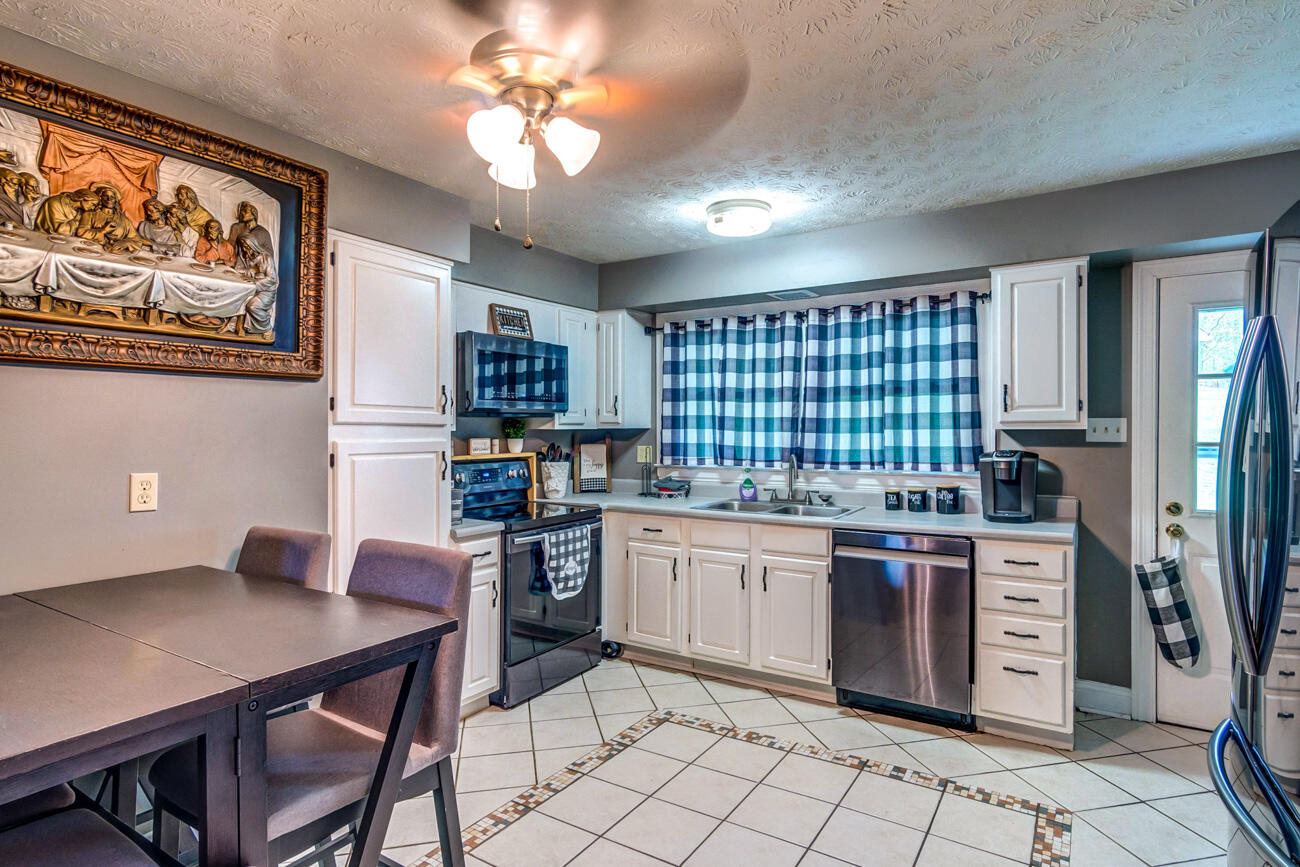 810 White Oak Road Irvine, KY 40336 - Photo 8 of 38 158