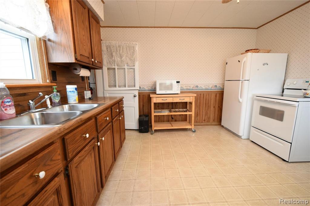 3248 South Morrish Road Swartz Creek, MI 48473 - Photo 7 of 21