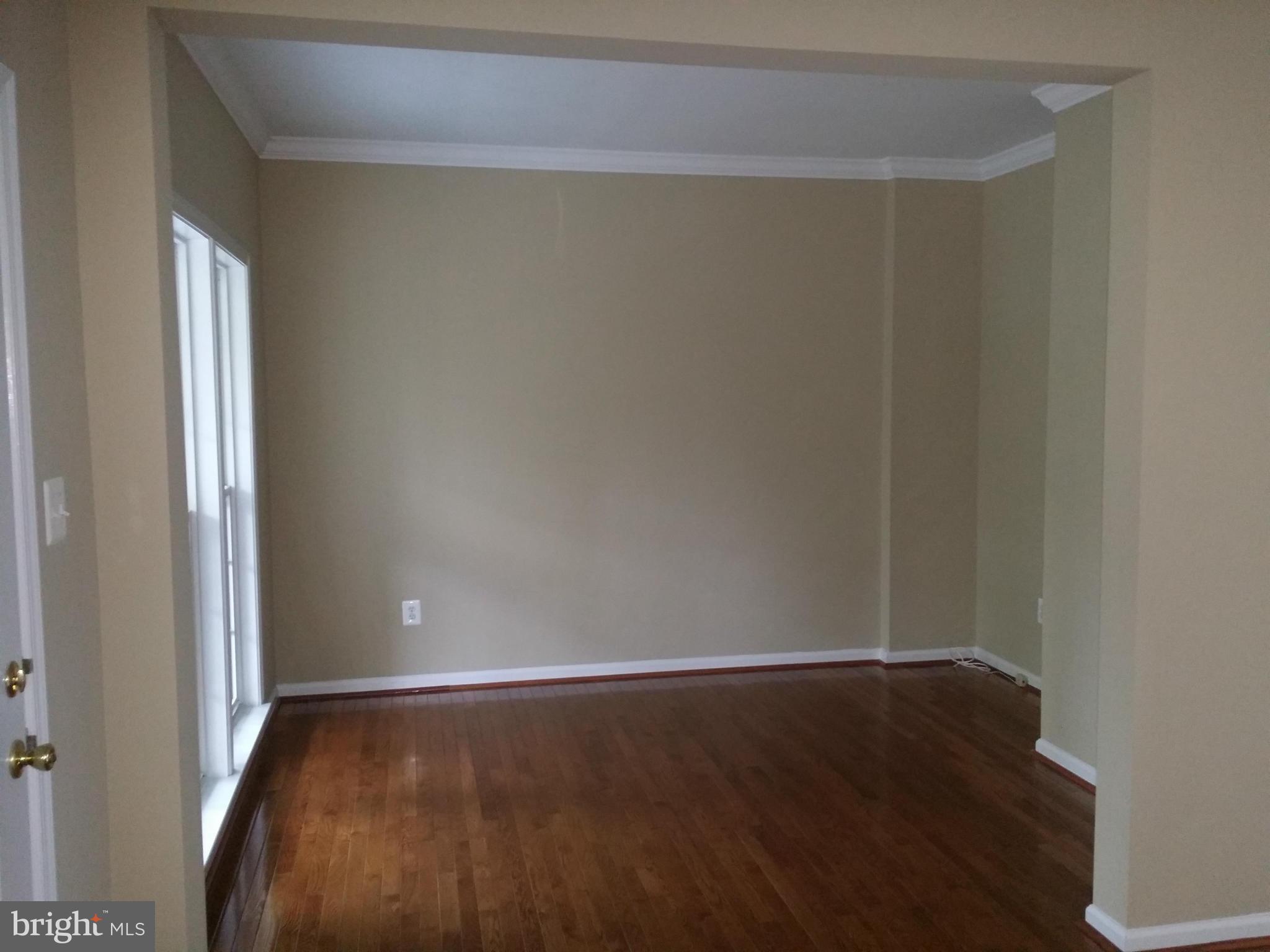 18412 Ashmeade Road Boyds, MD 20841 - Photo 5 of 17 Living Room