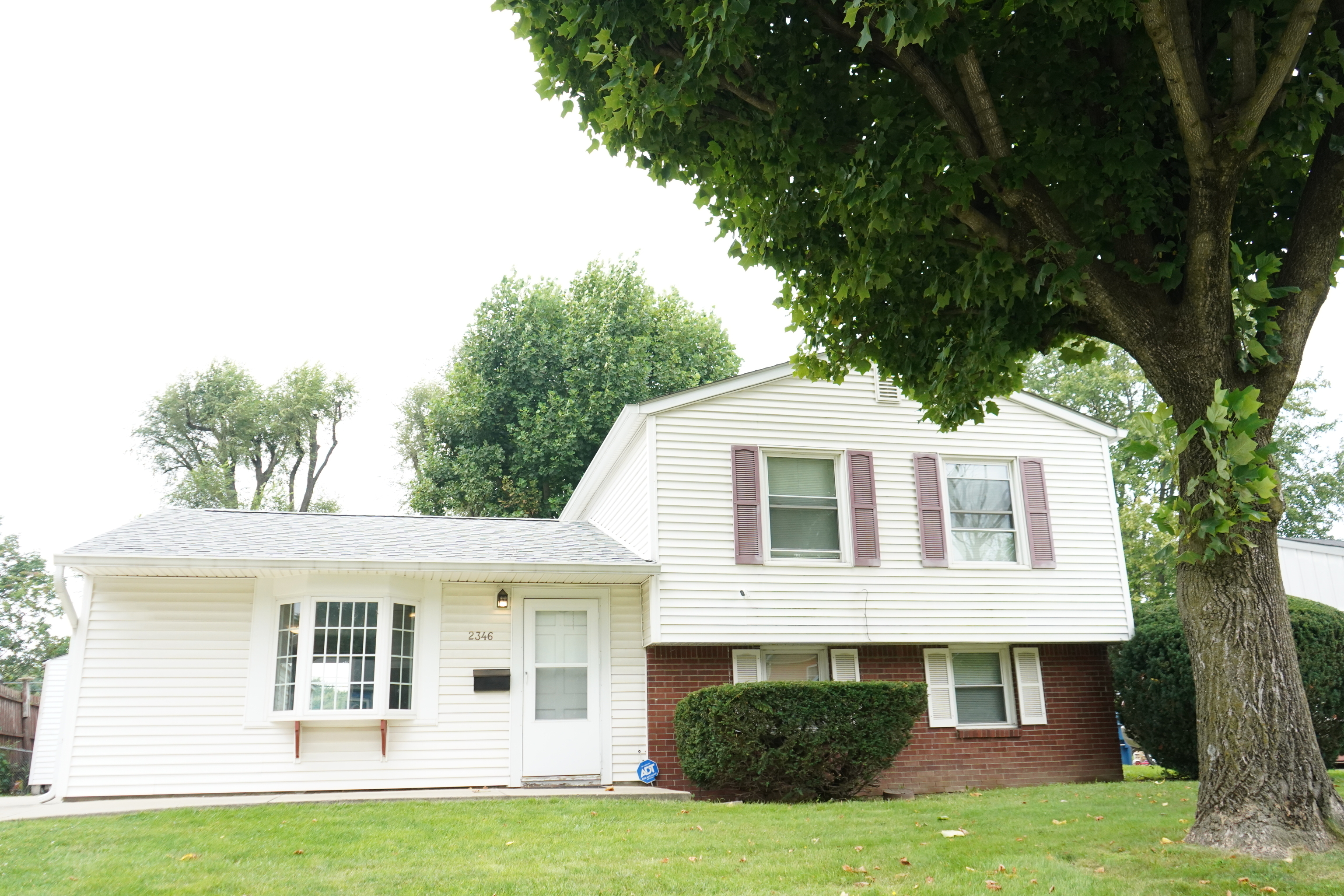 2346 Sickle Road Indianapolis, IN 46219 - Photo 2 of 36 Gallery Image 2