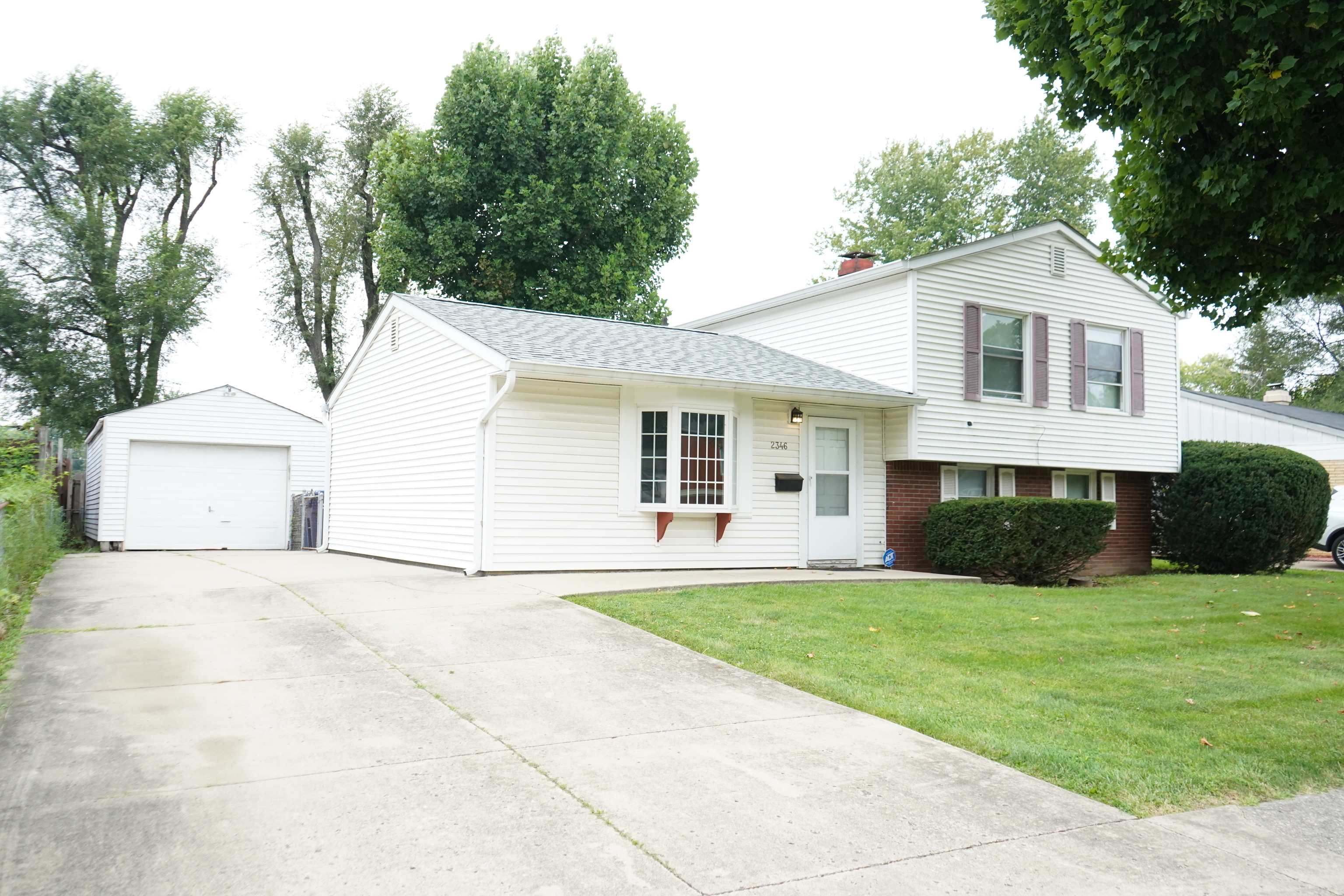 2346 Sickle Road Indianapolis, IN 46219 - Photo 3 of 36 Gallery Image 3