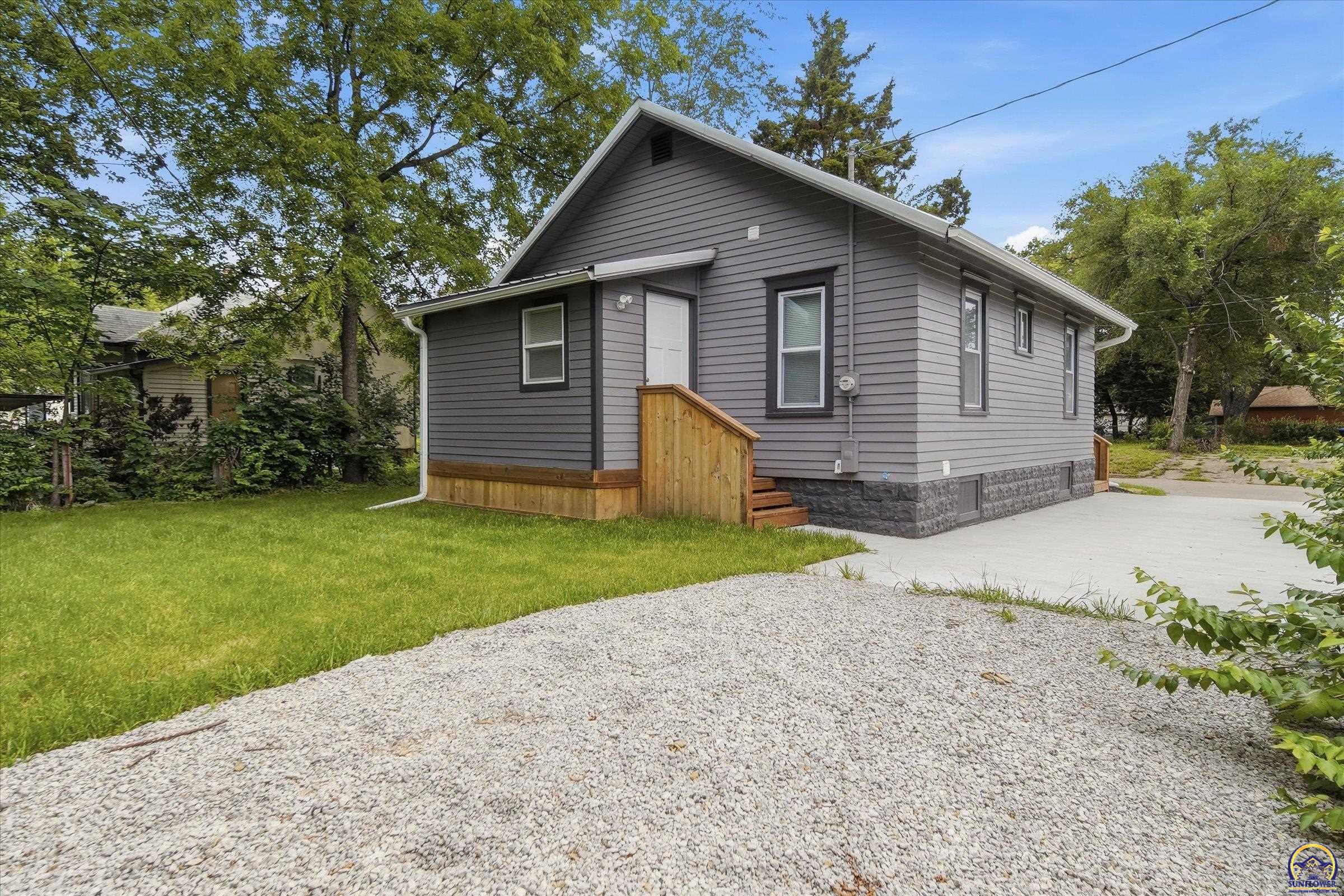 1113 Southwest Hampton Street Topeka, KS 66604 - Photo 33 of 35
