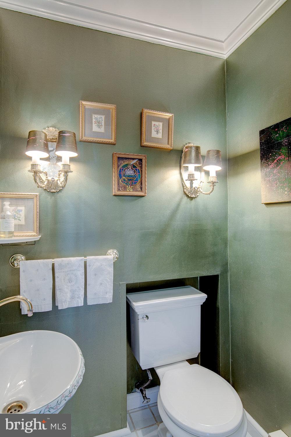 341 Conshohocken State Road, Unit H Gladwyne, PA 19035 - Photo 11 of 27 Powder room