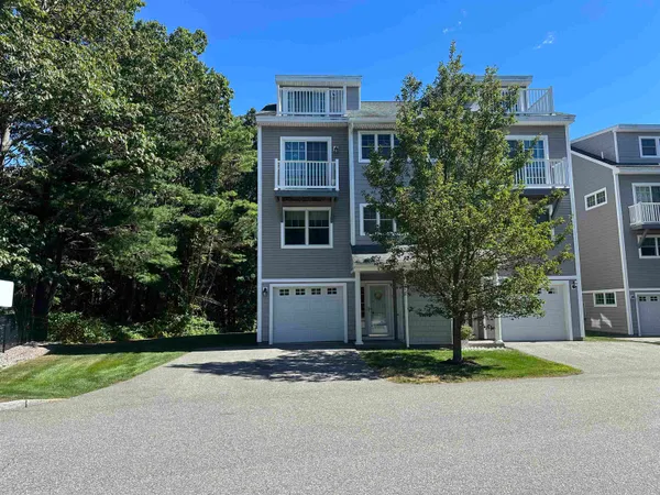 $2,800 | 42 Walnut Street, Unit 1, Old Orchard Beach, ME 04064