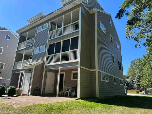 $2,800 | 42 Walnut Street, Unit 1, Old Orchard Beach, ME 04064
