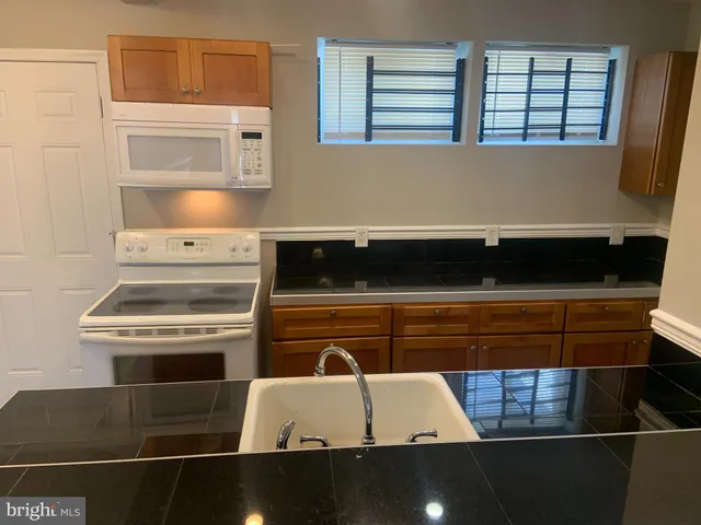 $1,600 | 2504 West Franklin Street, Baltimore, MD 21223