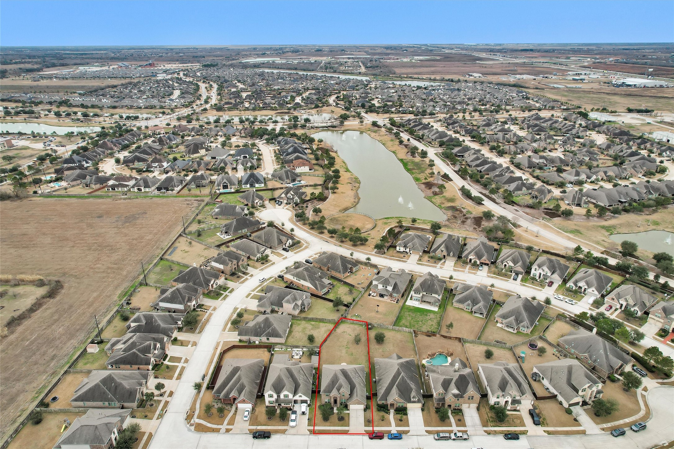 3622 Lister Drive Rosharon, TX 77583 - Photo 35 of 44 an aerial view of residential building and parking space
