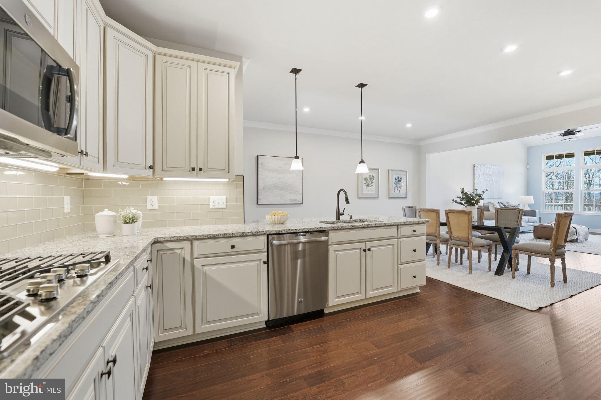 2252 Red Pine Loop Dumfries, VA 22026 - Photo 9 of 87 Custom glass tile backsplash