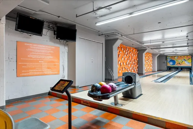 $299,900 | 565 West Quincy Street, Unit 1202, Chicago, IL 60661