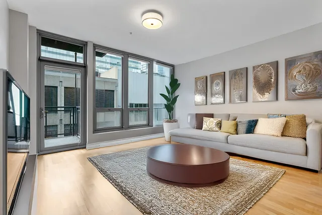 $299,900 | 565 West Quincy Street, Unit 1202, Chicago, IL 60661