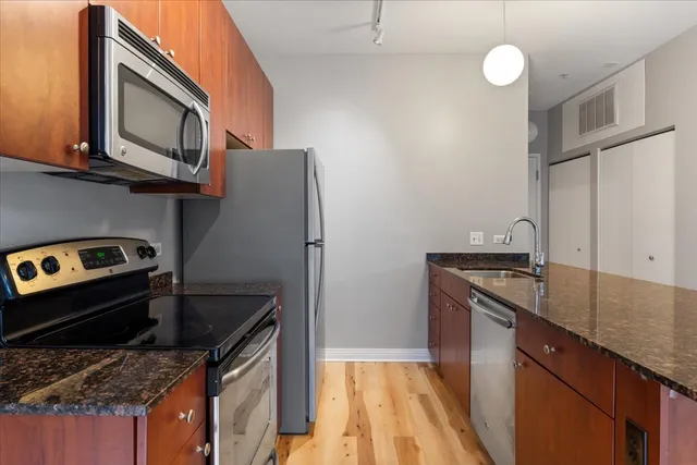 $299,900 | 565 West Quincy Street, Unit 1202, Chicago, IL 60661