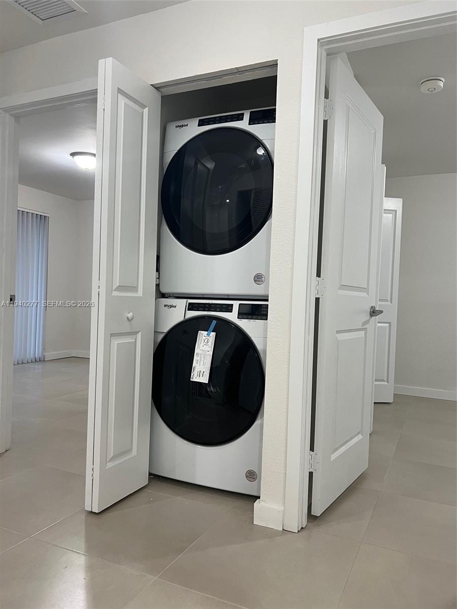 199 Redland Road, Unit A10 Florida City, FL 33034 - Photo 15 of 15 a utility room with washing machine