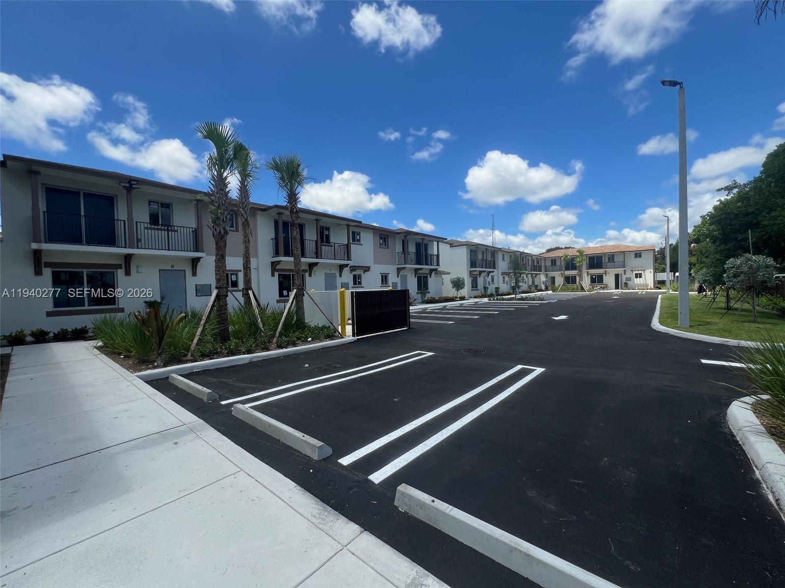 199 Redland Road, Unit A10 Florida City, FL 33034 - Photo 4 of 15 a view of a basket ball ground