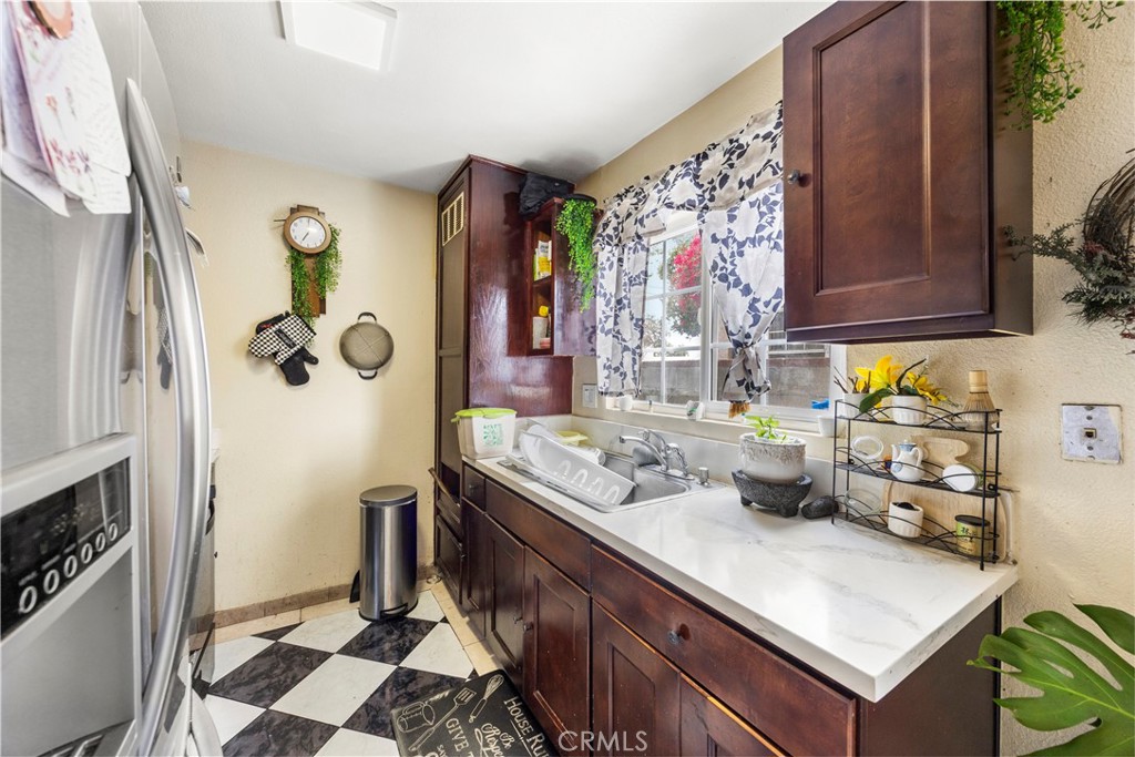 1219 South Downey Road Los Angeles, CA 90023 - Photo 11 of 25