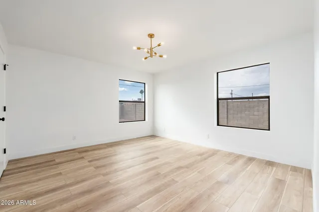 $379,999 | 2437 East Tamarisk Avenue, Phoenix, AZ 85040