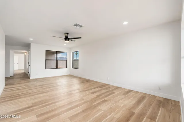 $379,999 | 2437 East Tamarisk Avenue, Phoenix, AZ 85040