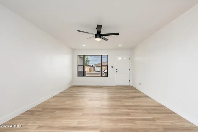 $379,999 | 2437 East Tamarisk Avenue, Phoenix, AZ 85040