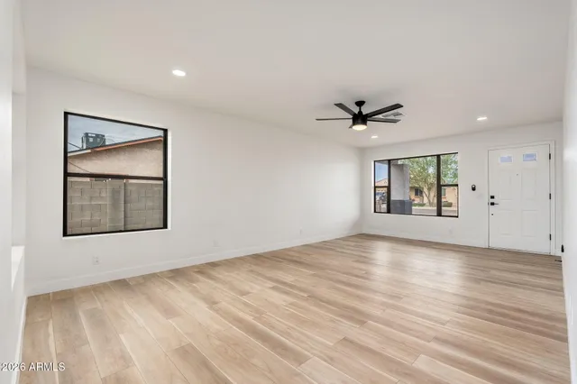 $379,999 | 2437 East Tamarisk Avenue, Phoenix, AZ 85040