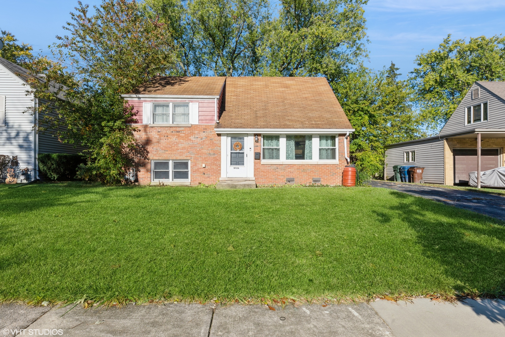 18526 Clyde Road Homewood, IL 60430 - Photo 2 of 15