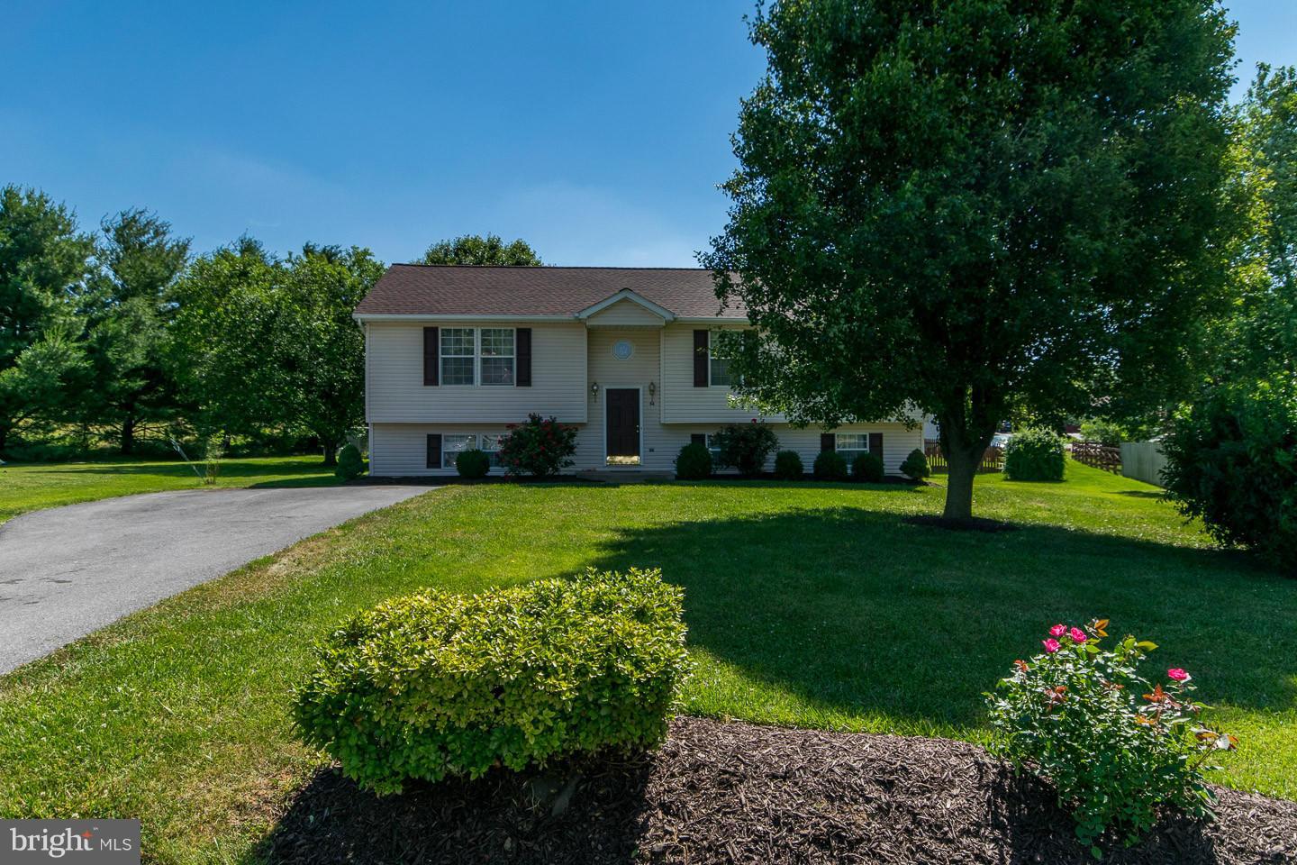 54 Cottontail Court Ranson, WV 25438 - Photo 4 of 30 Exterior (Front)