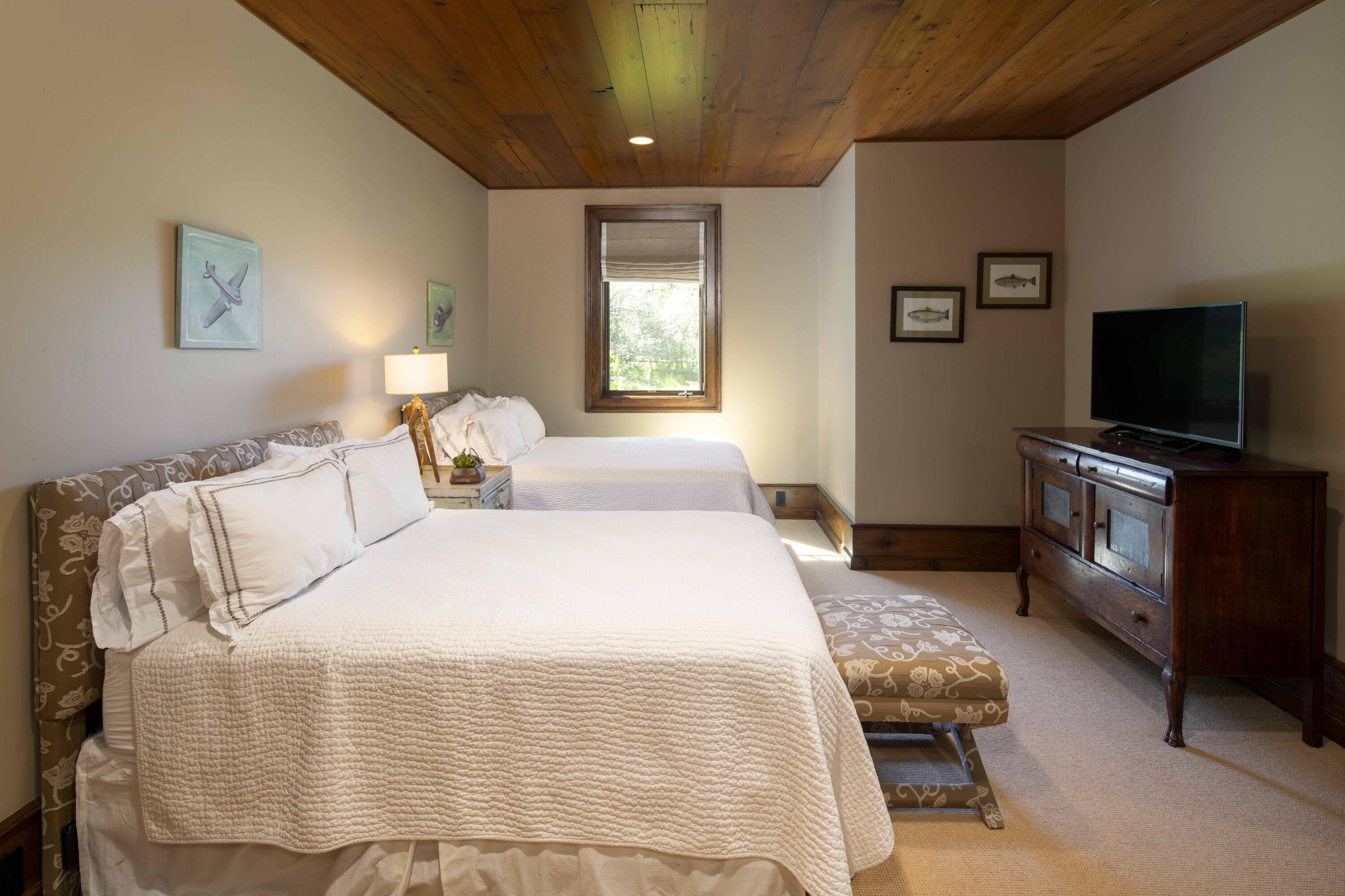 40 Fox Hollow Gulch Road Blaine County, ID 83313 - Photo 26 of 53 Main Floor Guest Suite 1