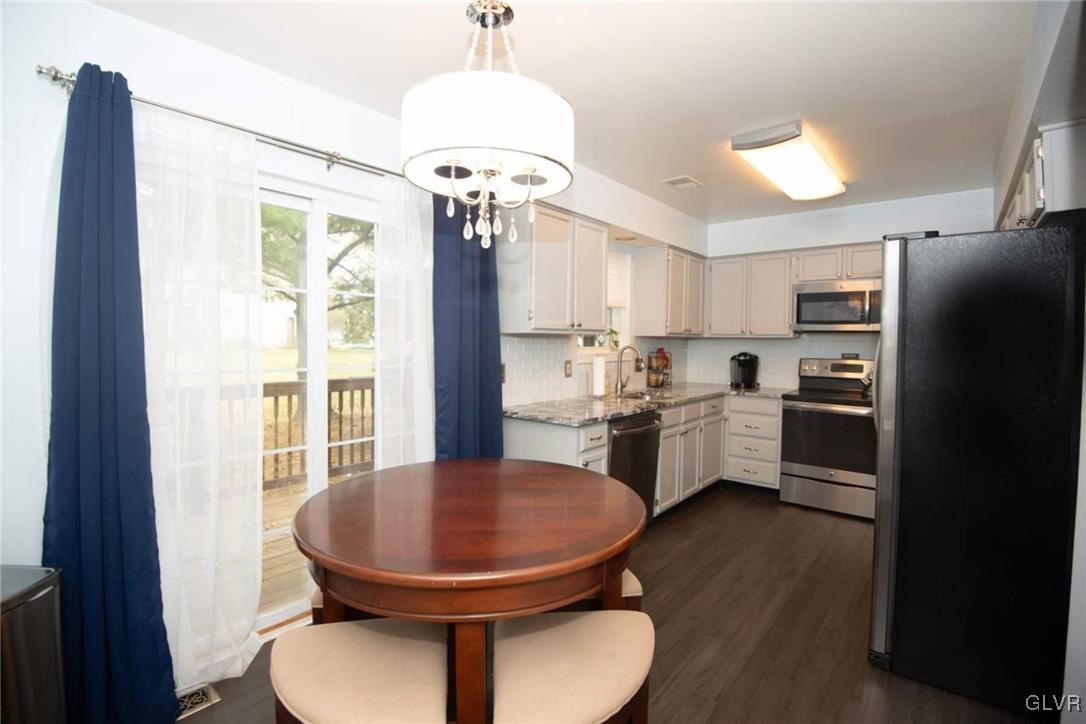 117 Commonwealth Drive Bethlehem, PA 18020 - Photo 14 of 40