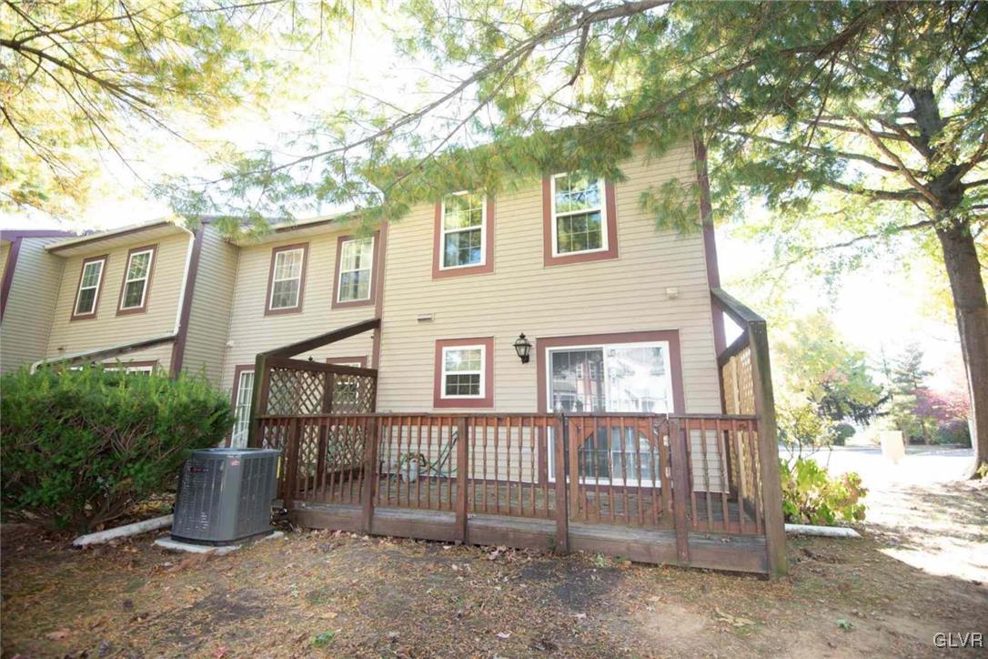 117 Commonwealth Drive Bethlehem, PA 18020 - Photo 25 of 40 entertain on your back deck