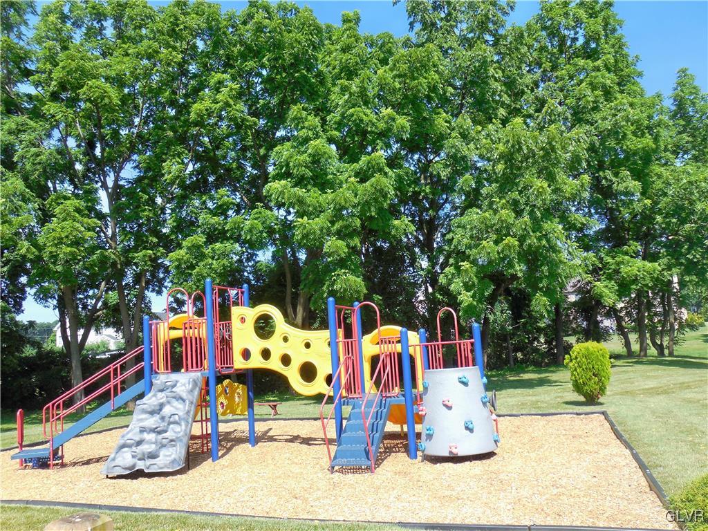 117 Commonwealth Drive Bethlehem, PA 18020 - Photo 38 of 40