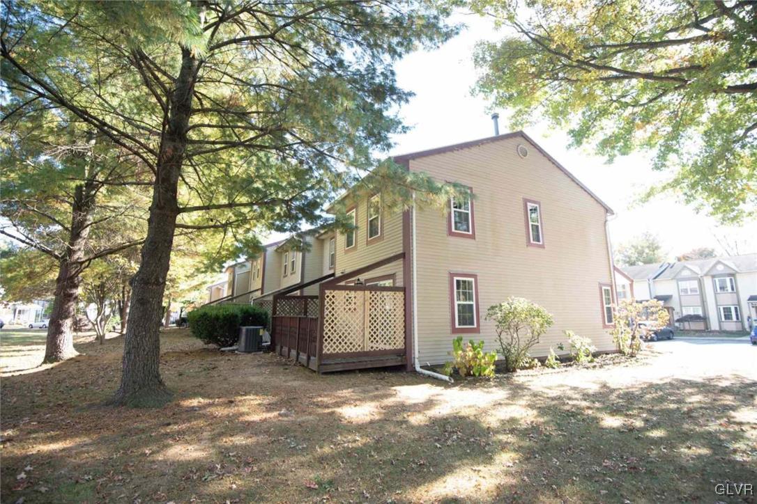 117 Commonwealth Drive Bethlehem, PA 18020 - Photo 4 of 40 nice landscaping maintained by the Condo Associati
