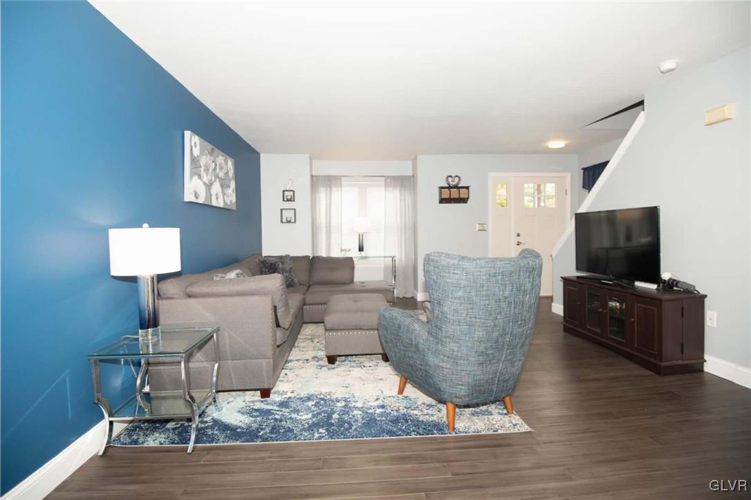 117 Commonwealth Drive Bethlehem, PA 18020 - Photo 6 of 40 living/dining room combination